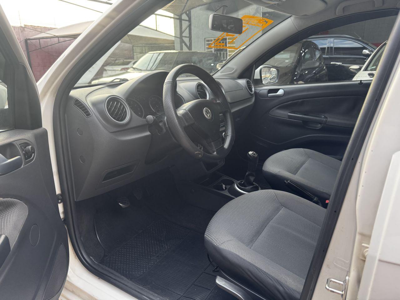 VOLKSWAGEN Voyage - Foto