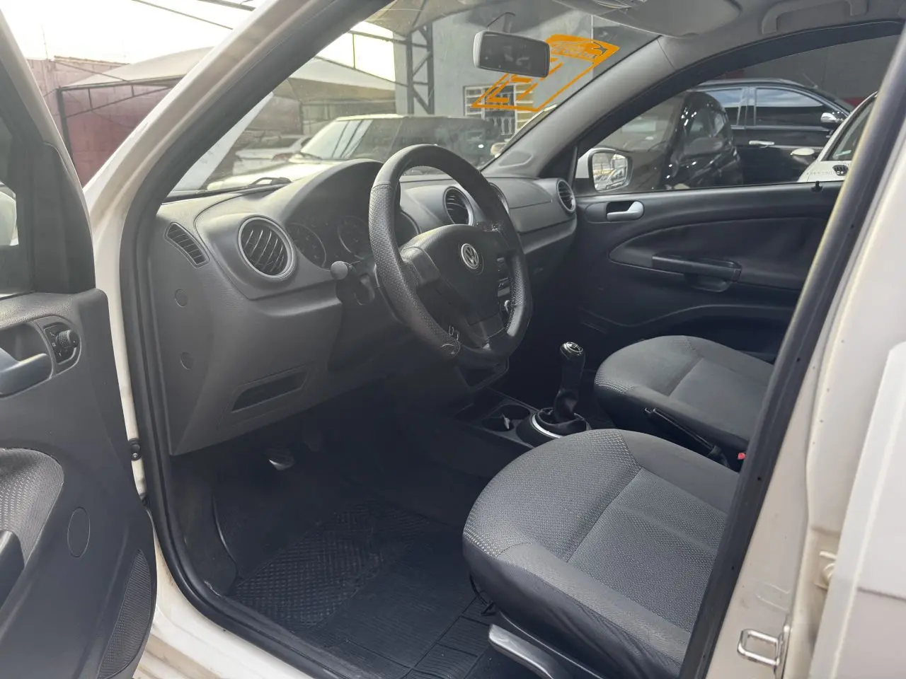 VOLKSWAGEN Voyage - Foto