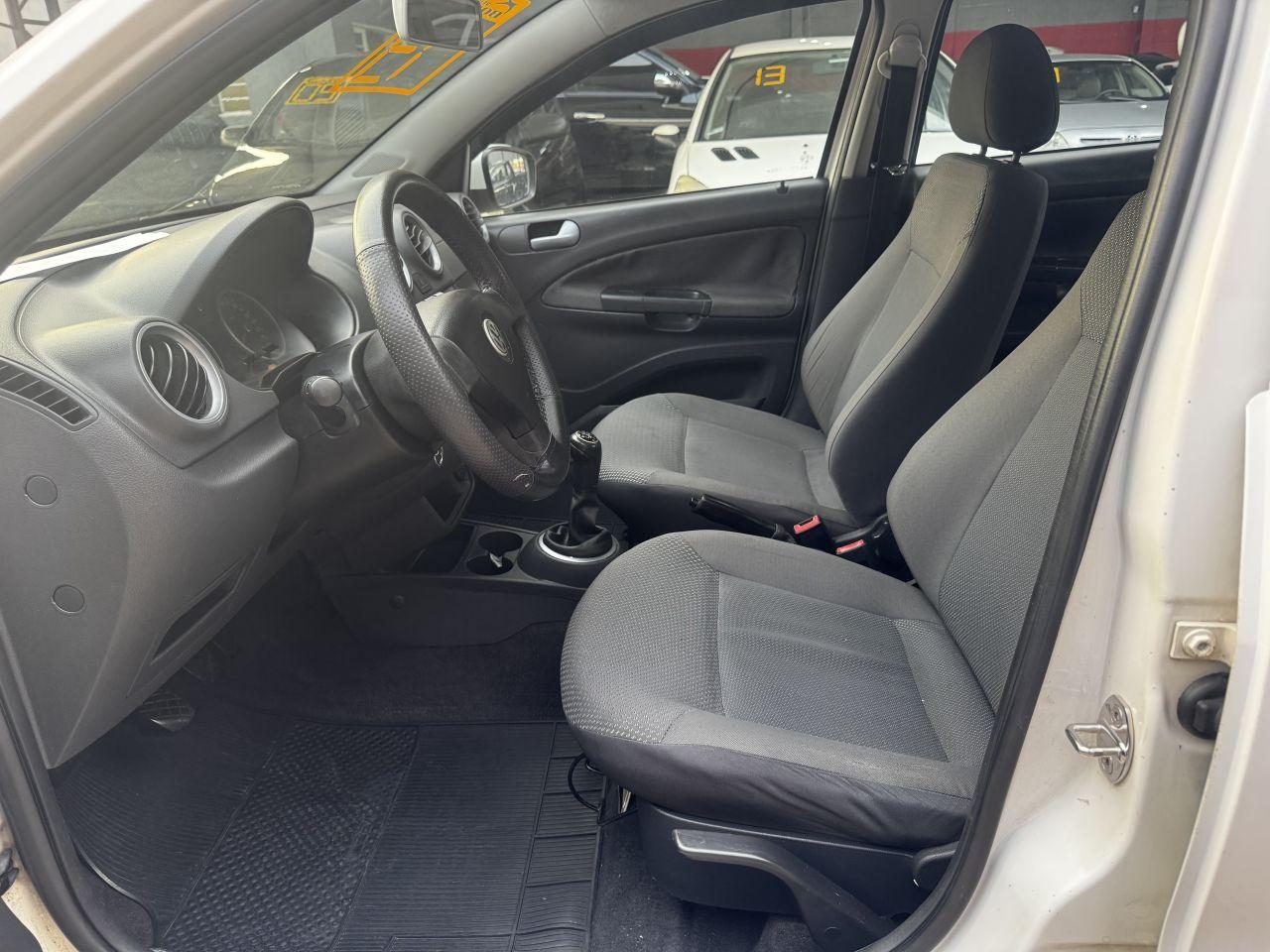 VOLKSWAGEN Voyage - Foto