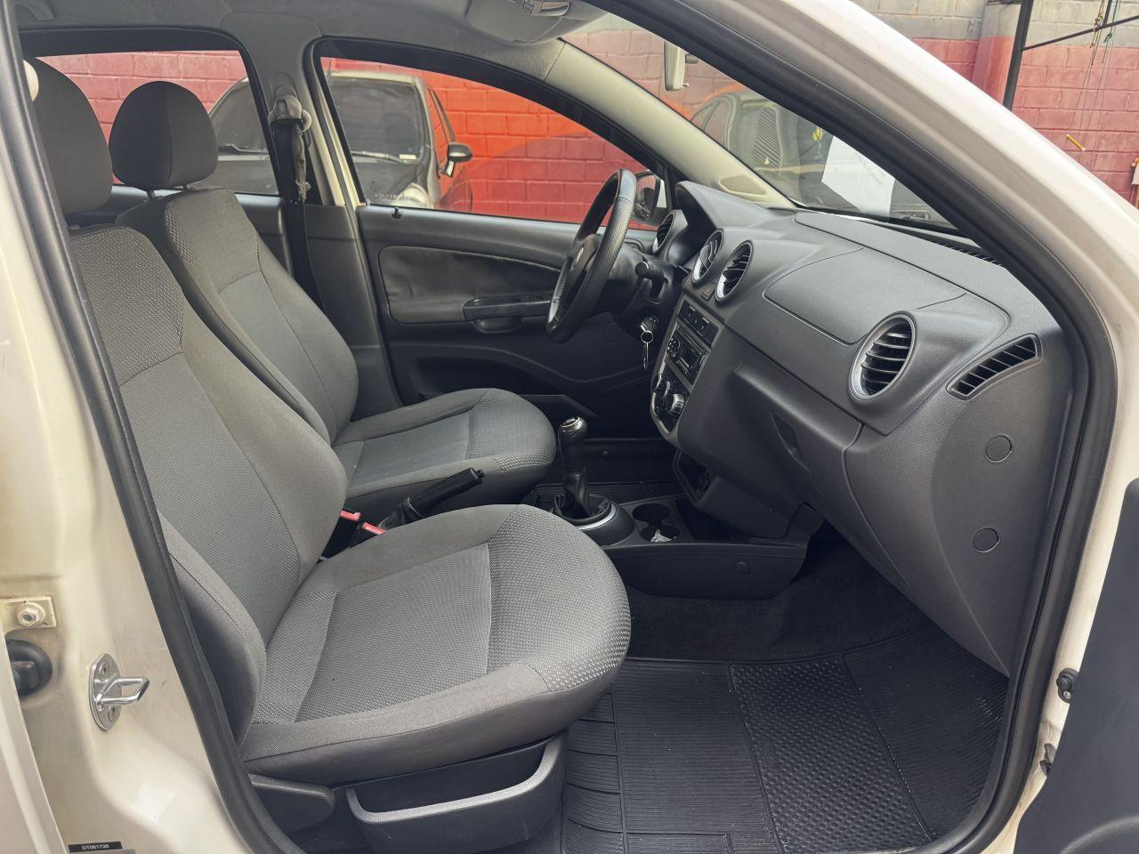 VOLKSWAGEN Voyage - Foto