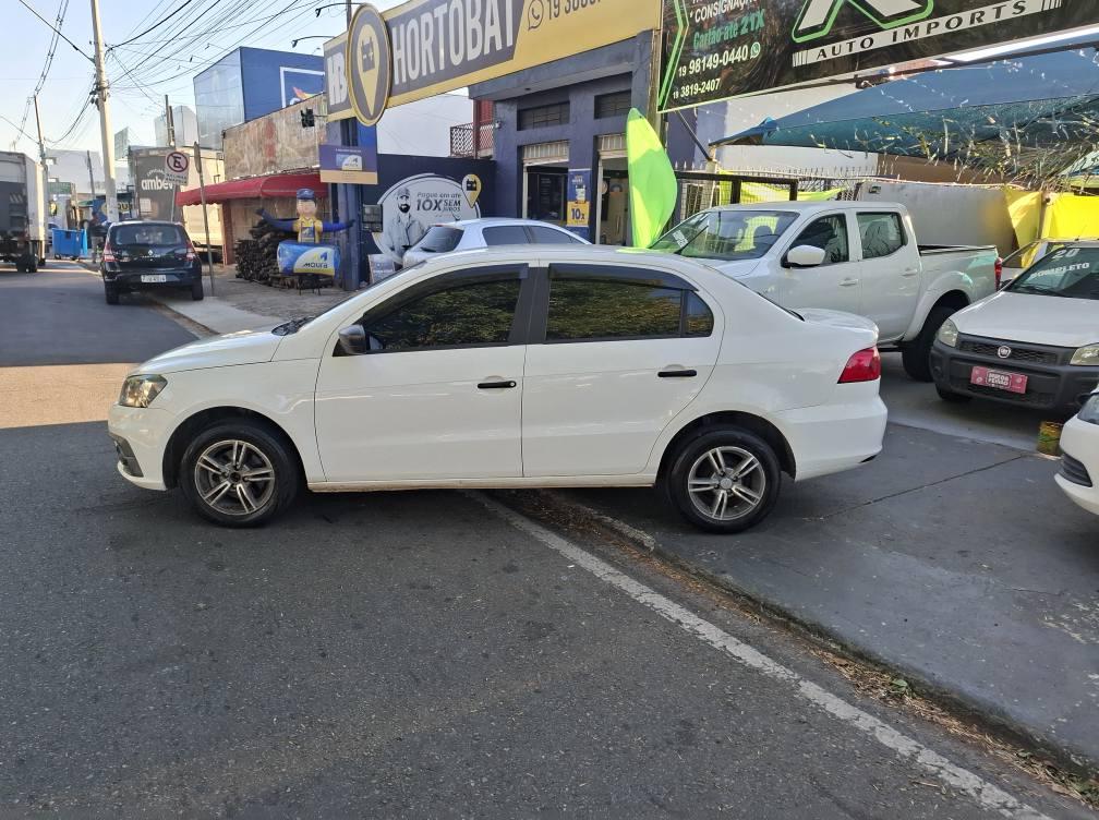 VOLKSWAGEN Voyage - Foto