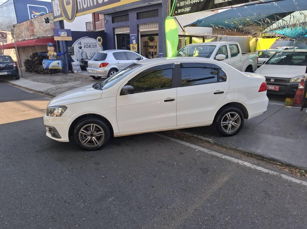 VOLKSWAGEN Voyage - Foto