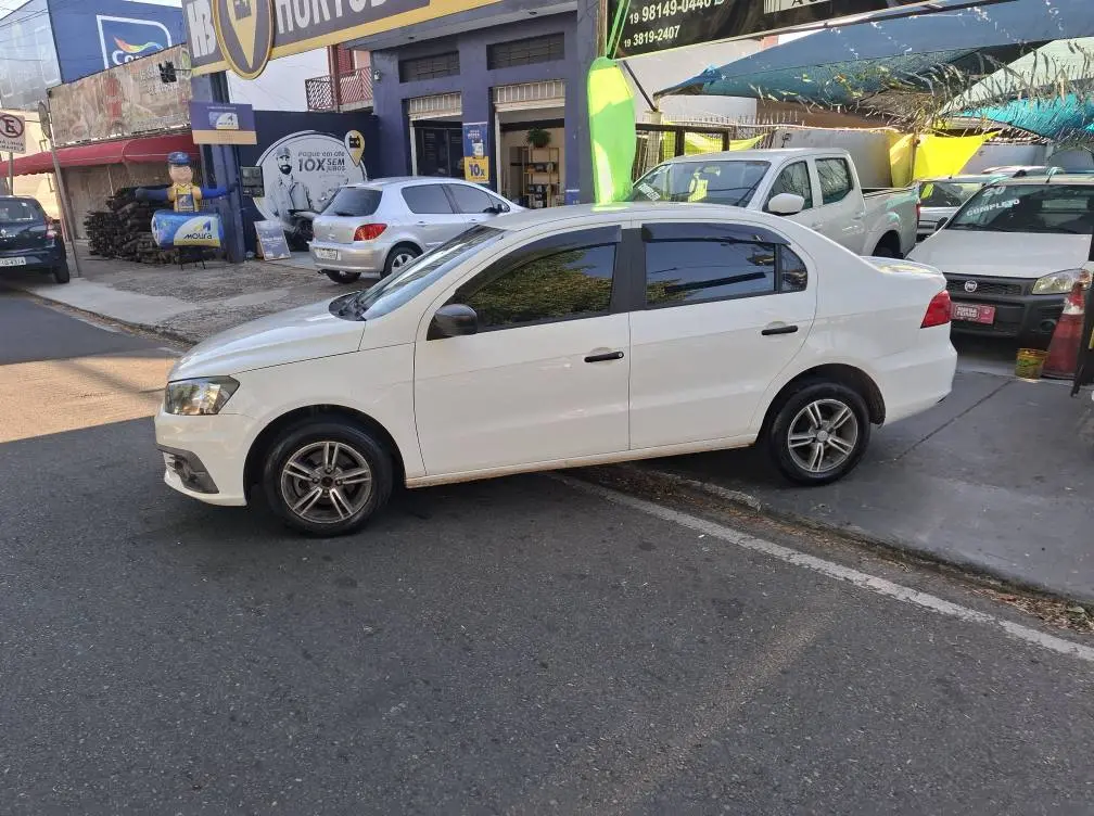 VOLKSWAGEN Voyage - Foto