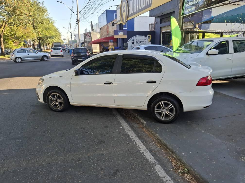 VOLKSWAGEN Voyage - Foto