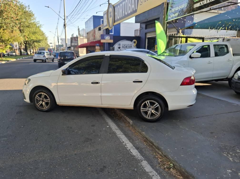 VOLKSWAGEN Voyage - Foto