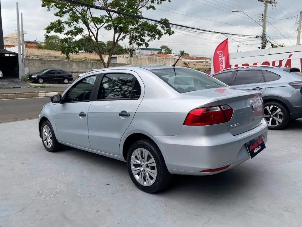 VOLKSWAGEN Voyage - Foto