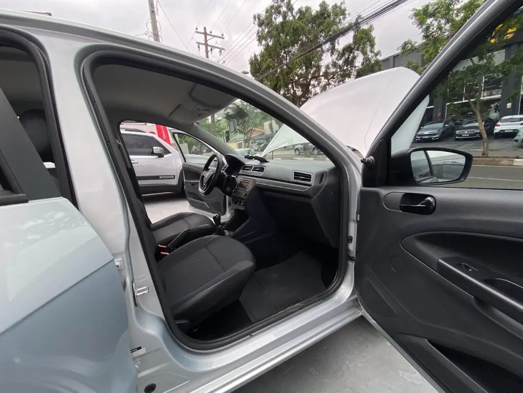 VOLKSWAGEN Voyage - Foto