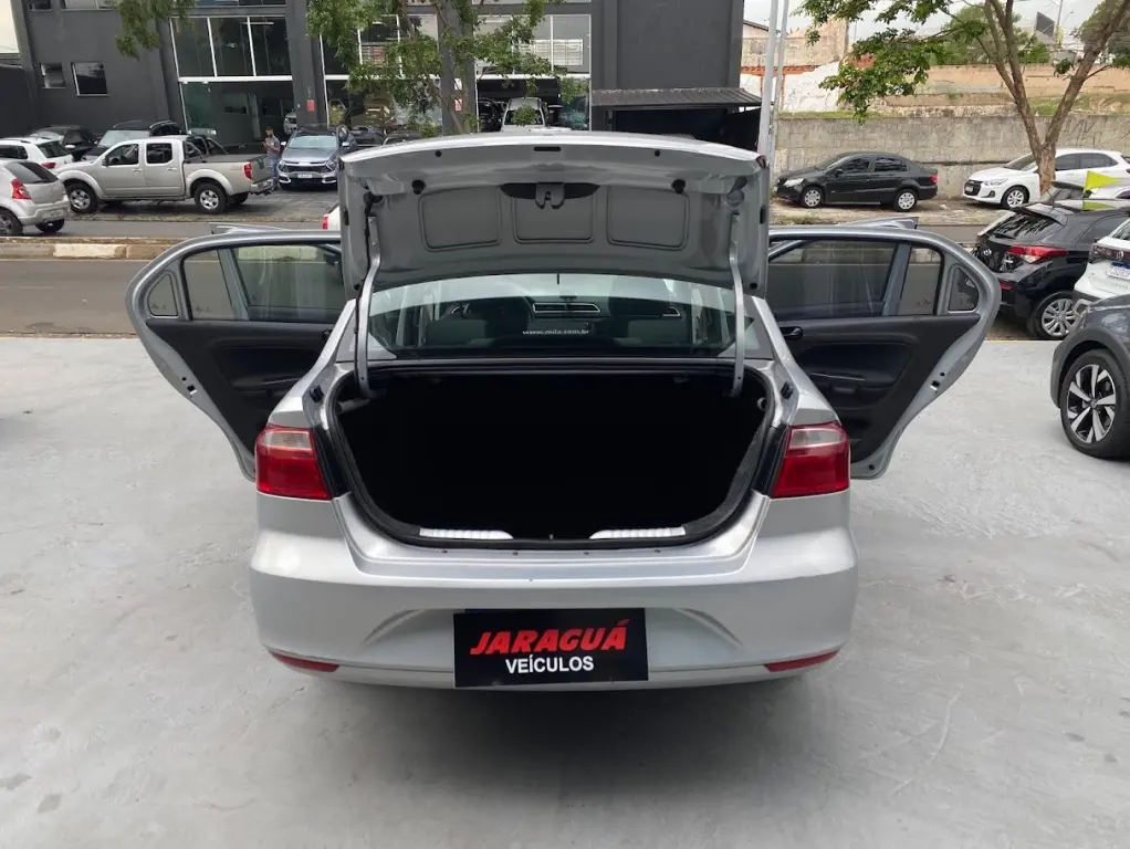 VOLKSWAGEN Voyage - Foto