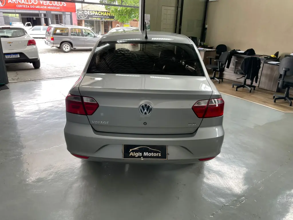 VOLKSWAGEN Voyage - Foto