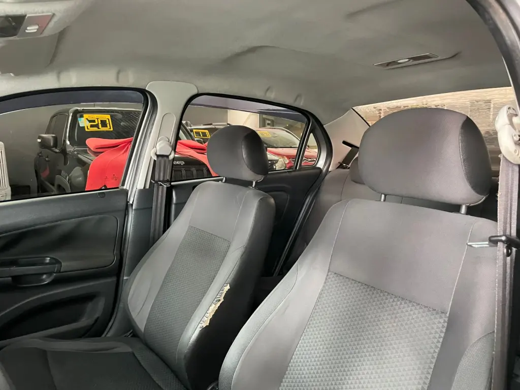 VOLKSWAGEN Voyage - Foto