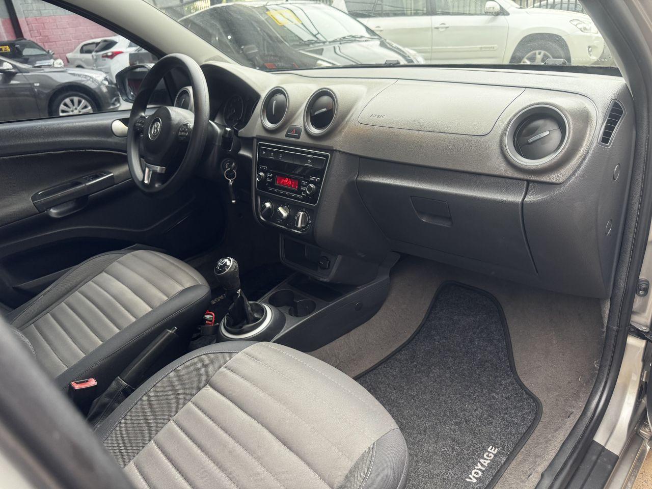 VOLKSWAGEN Voyage - Foto