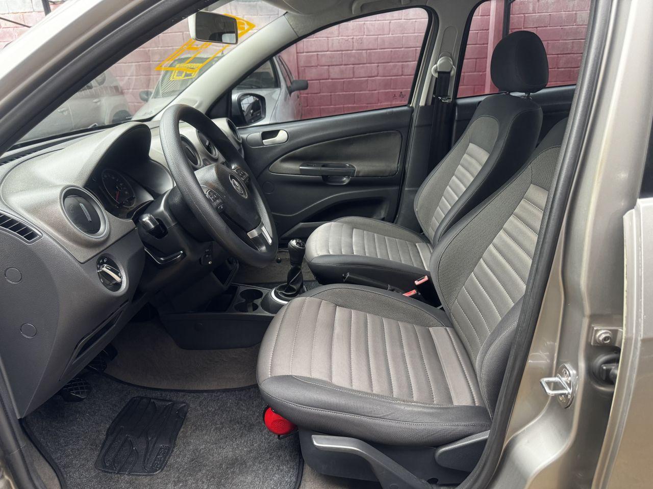 VOLKSWAGEN Voyage - Foto