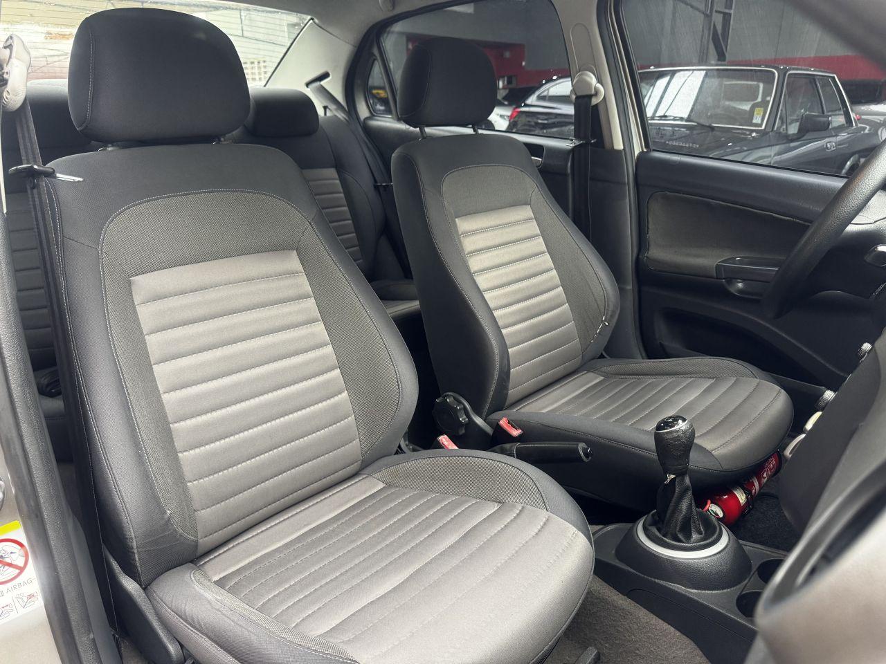 VOLKSWAGEN Voyage - Foto