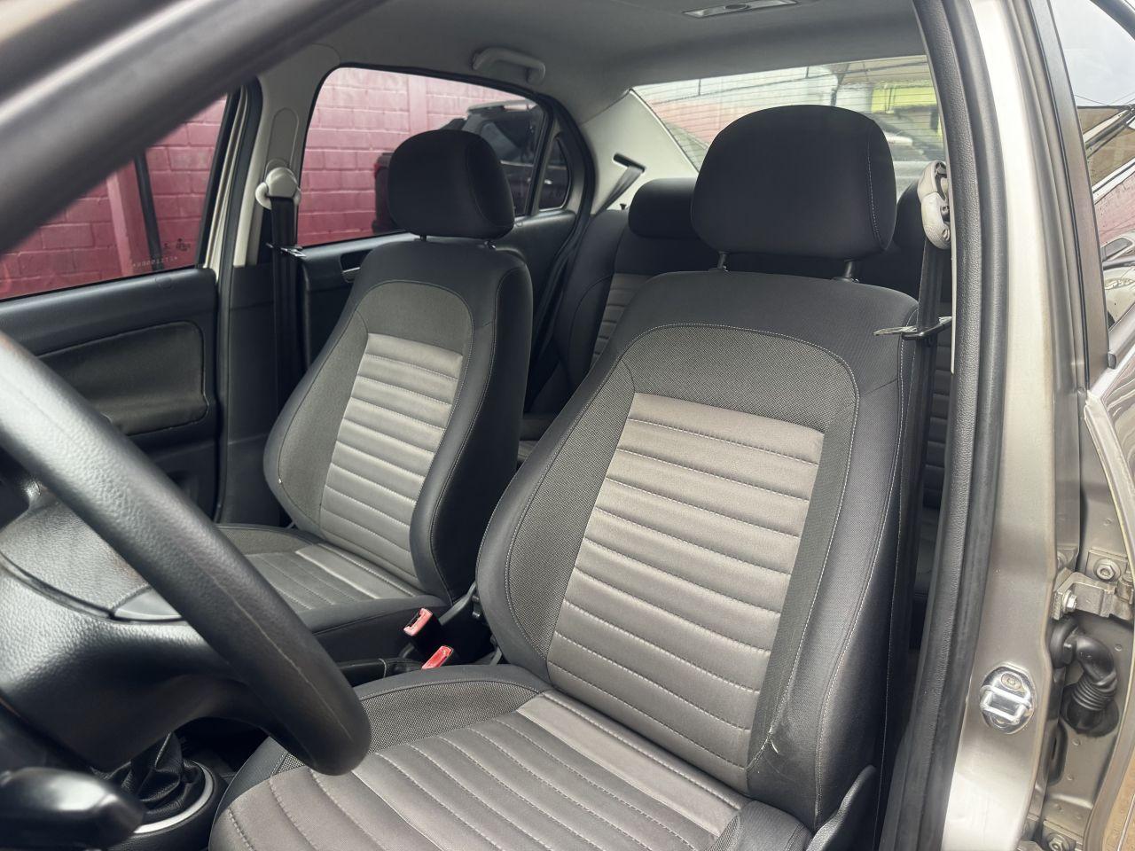 VOLKSWAGEN Voyage - Foto