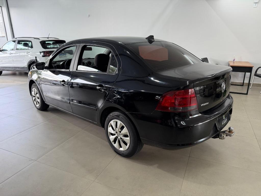 VOLKSWAGEN Voyage - Foto