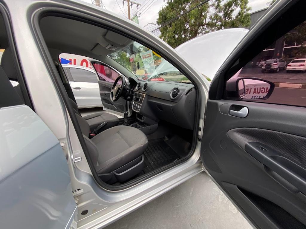 VOLKSWAGEN Voyage - Foto