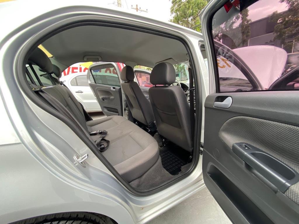 VOLKSWAGEN Voyage - Foto