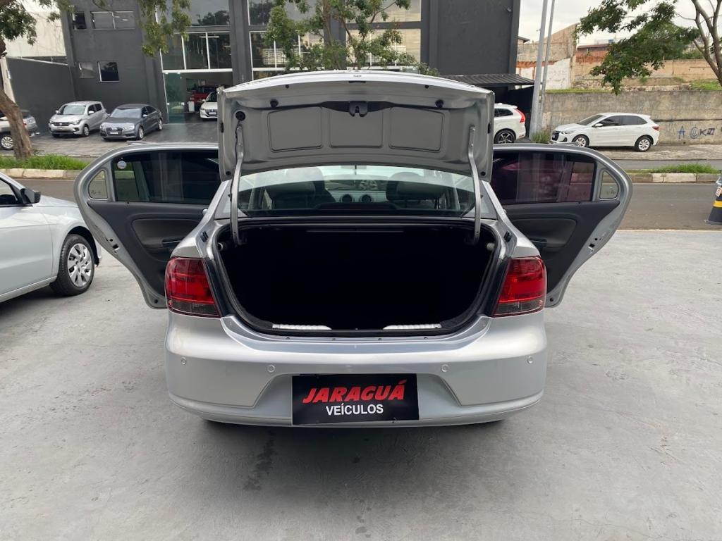 VOLKSWAGEN Voyage - Foto