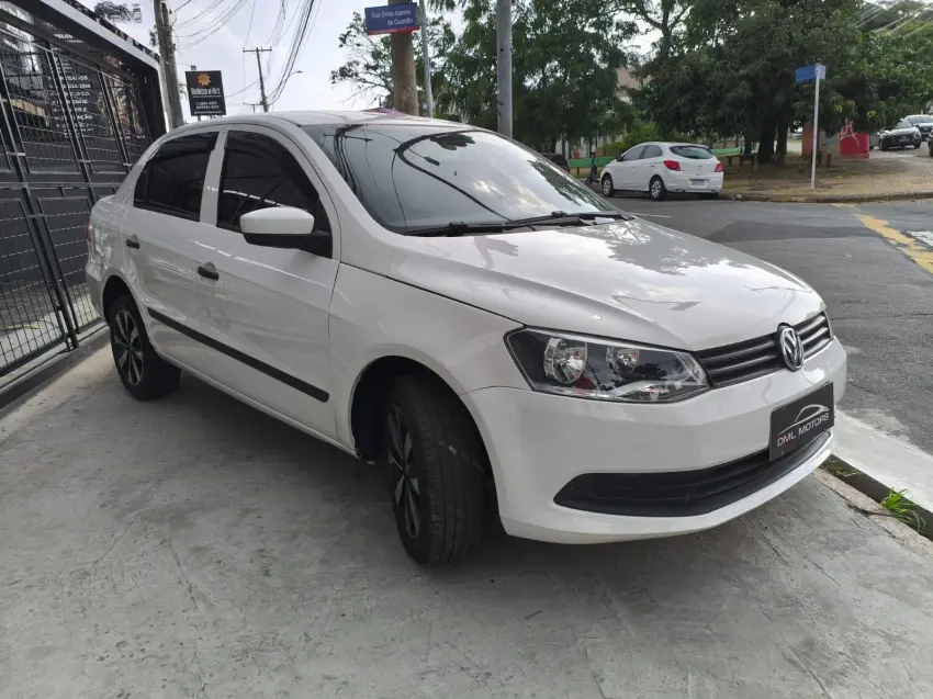 VOLKSWAGEN Voyage - Foto