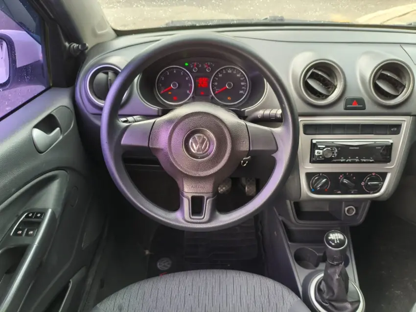 VOLKSWAGEN Voyage - Foto