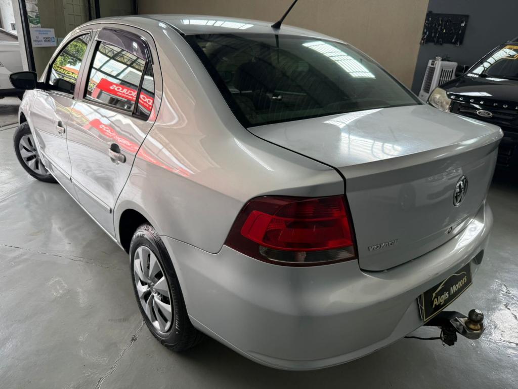 VOLKSWAGEN Voyage - Foto