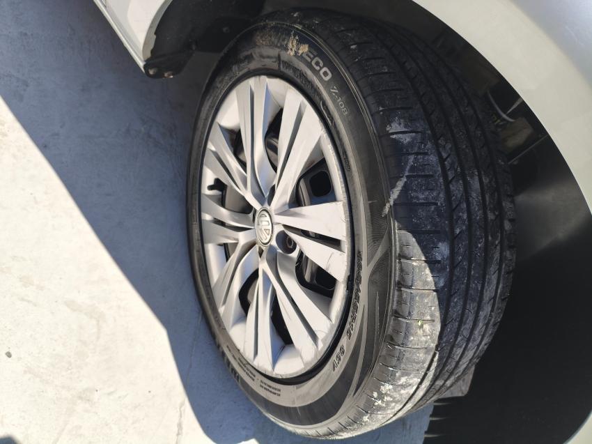 VOLKSWAGEN Voyage - Foto