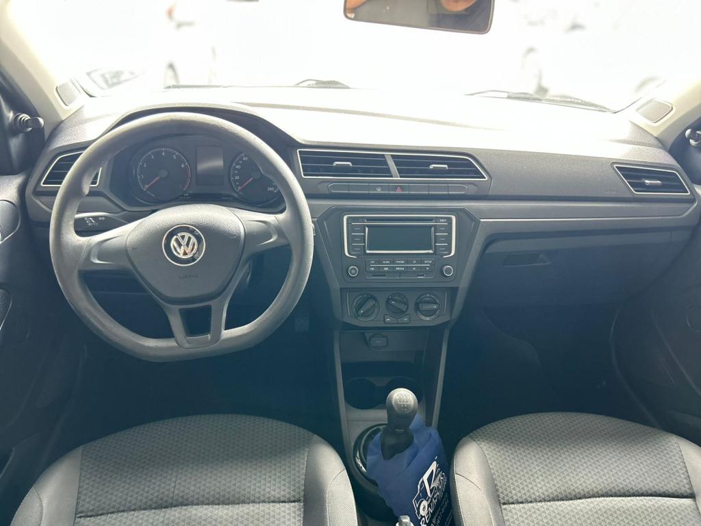 VOLKSWAGEN Voyage - Foto