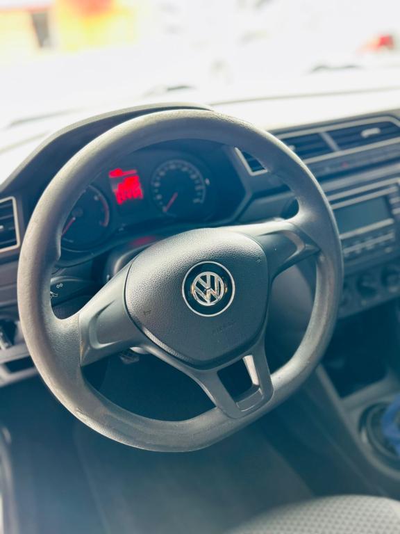 VOLKSWAGEN Voyage - Foto