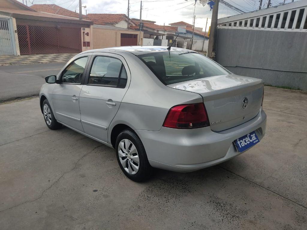 VOLKSWAGEN Voyage - Foto