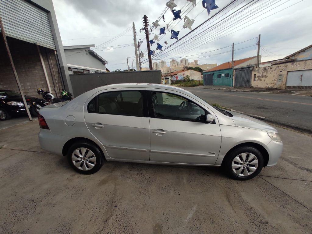 VOLKSWAGEN Voyage - Foto