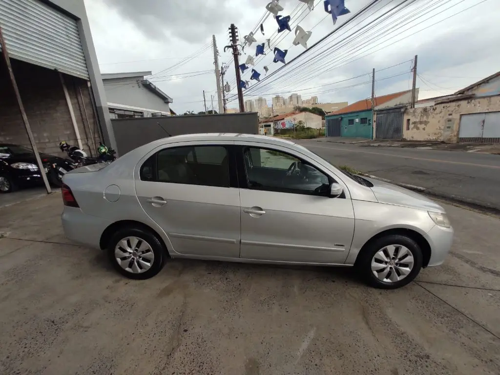 VOLKSWAGEN Voyage - Foto