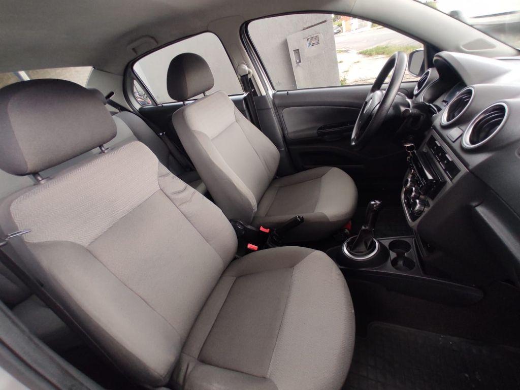 VOLKSWAGEN Voyage - Foto