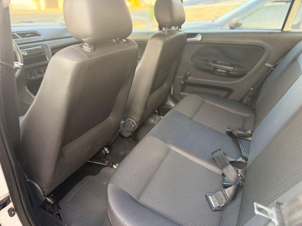 VOLKSWAGEN Voyage - Foto