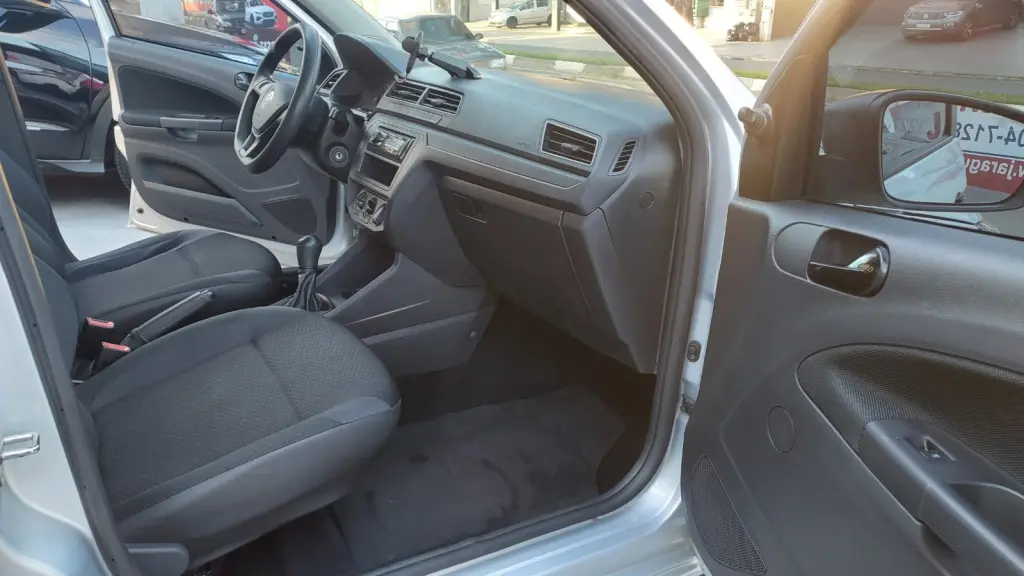 VOLKSWAGEN Voyage - Foto