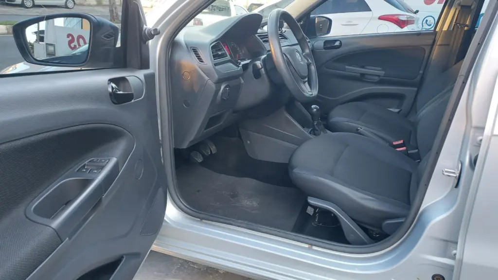 VOLKSWAGEN Voyage - Foto