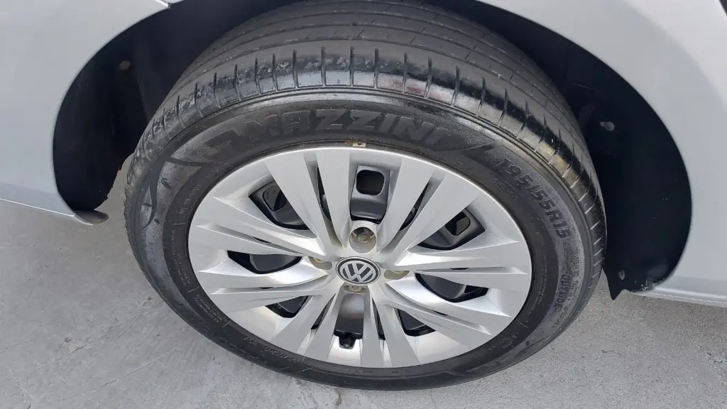 VOLKSWAGEN Voyage - Foto