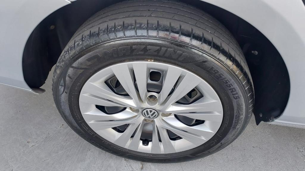 VOLKSWAGEN Voyage - Foto
