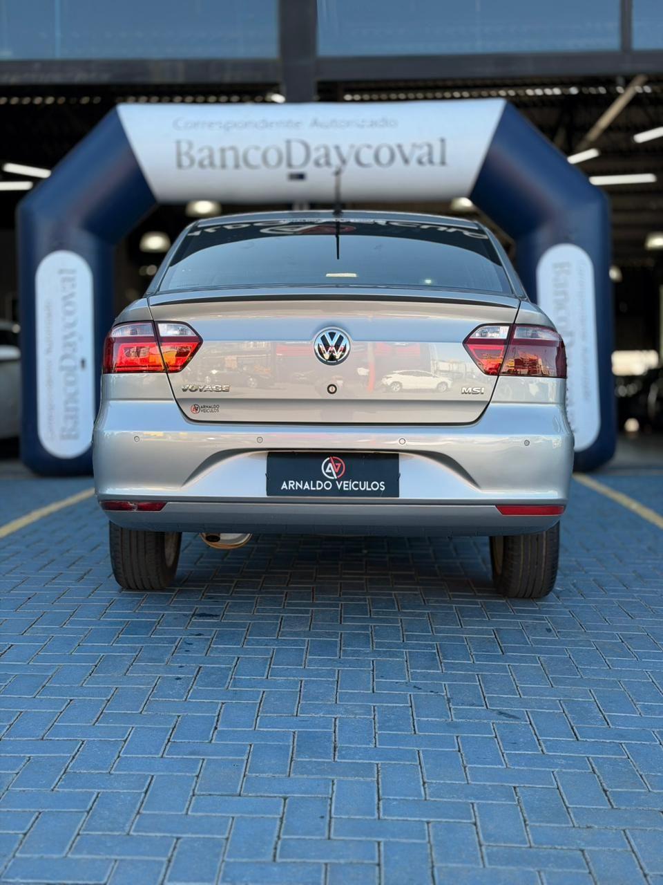 VOLKSWAGEN Voyage - Foto