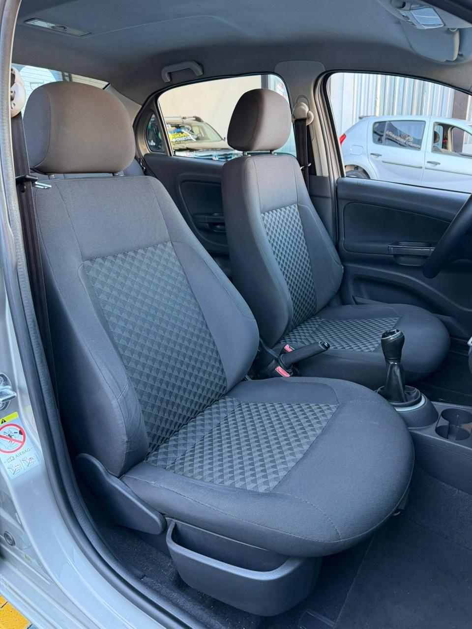 VOLKSWAGEN Voyage - Foto