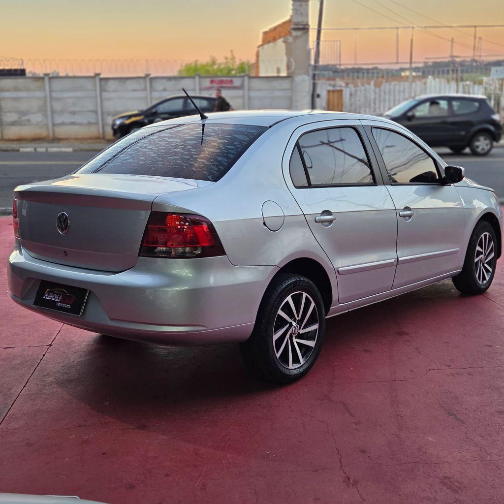 VOLKSWAGEN Voyage - Foto