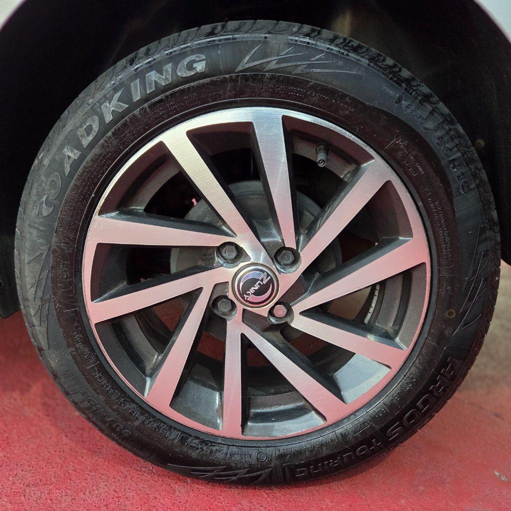 VOLKSWAGEN Voyage - Foto