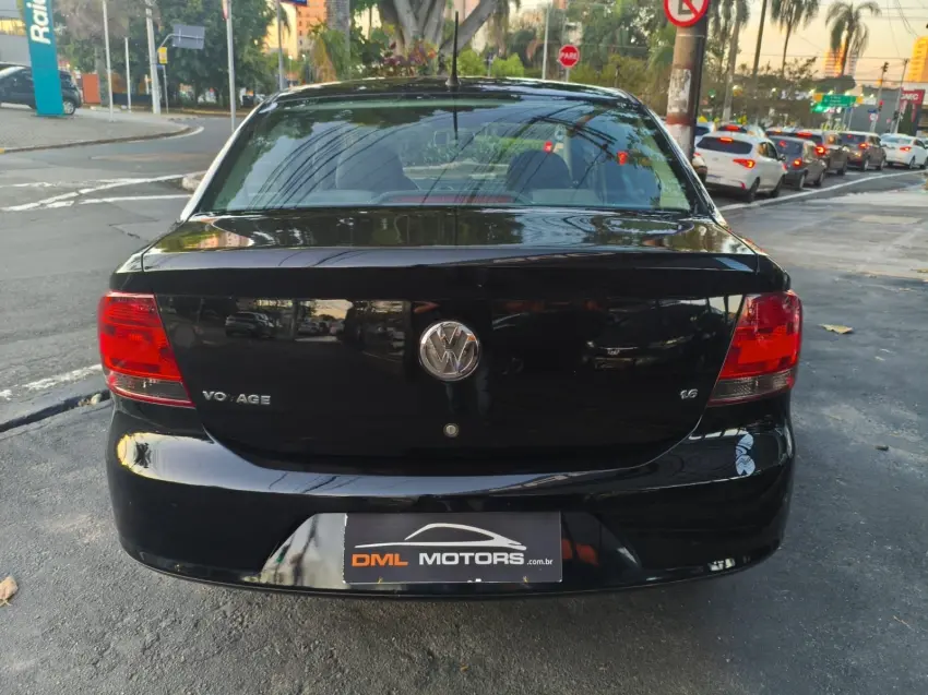 VOLKSWAGEN Voyage - Foto