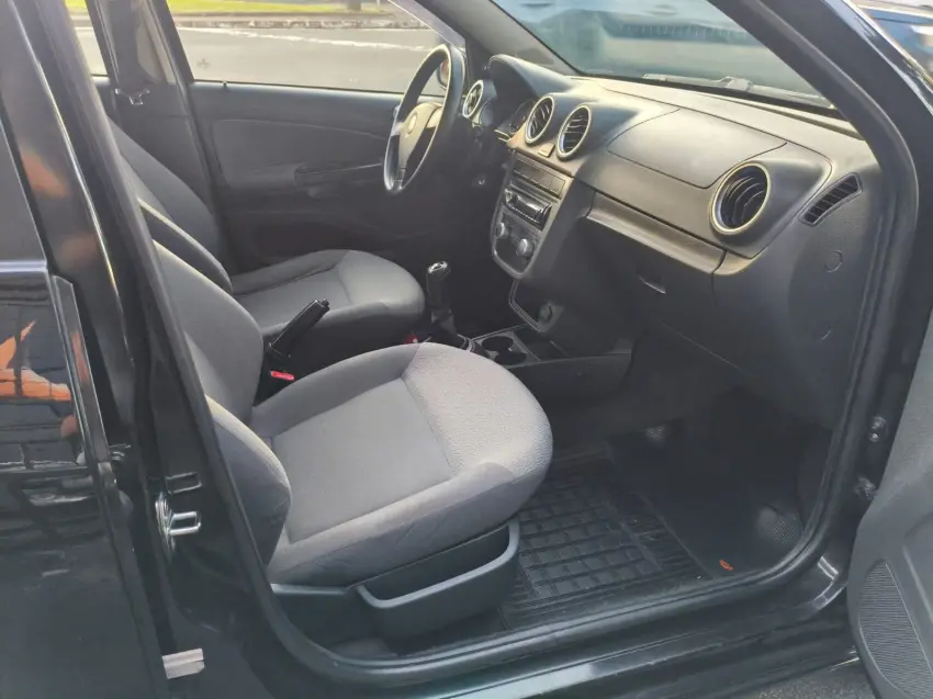 VOLKSWAGEN Voyage - Foto