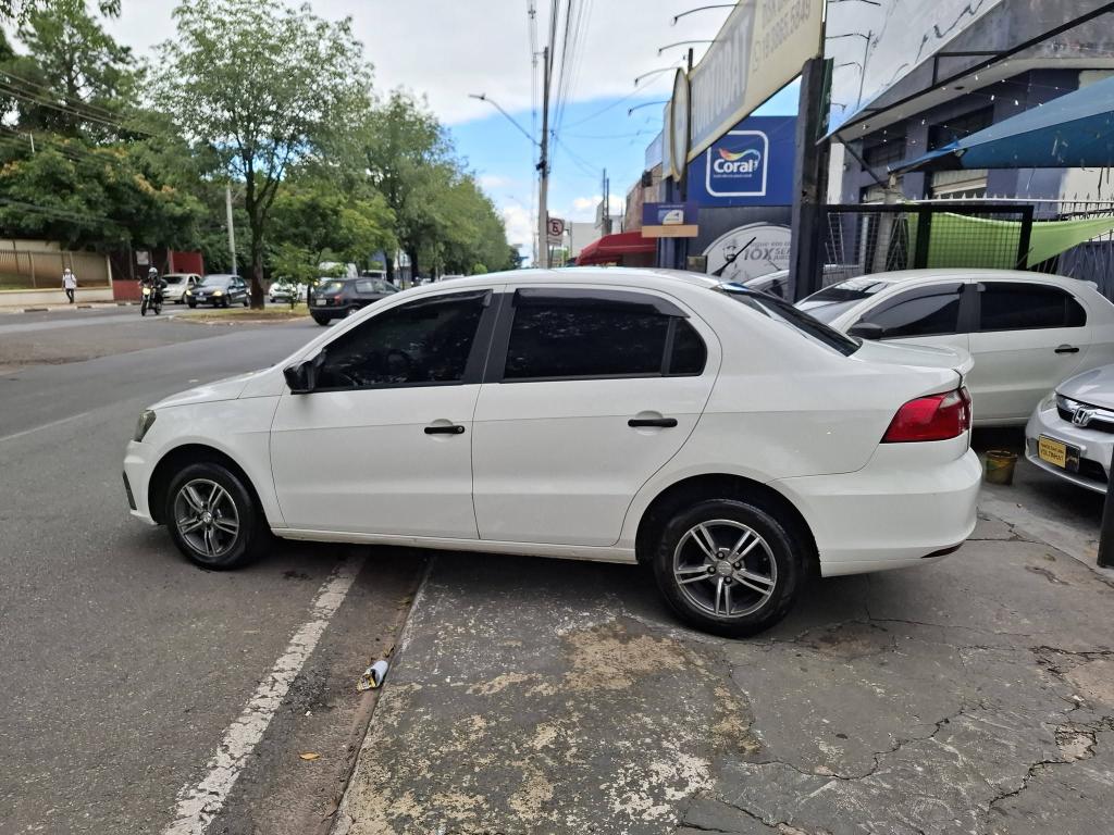 VOLKSWAGEN Voyage - Foto