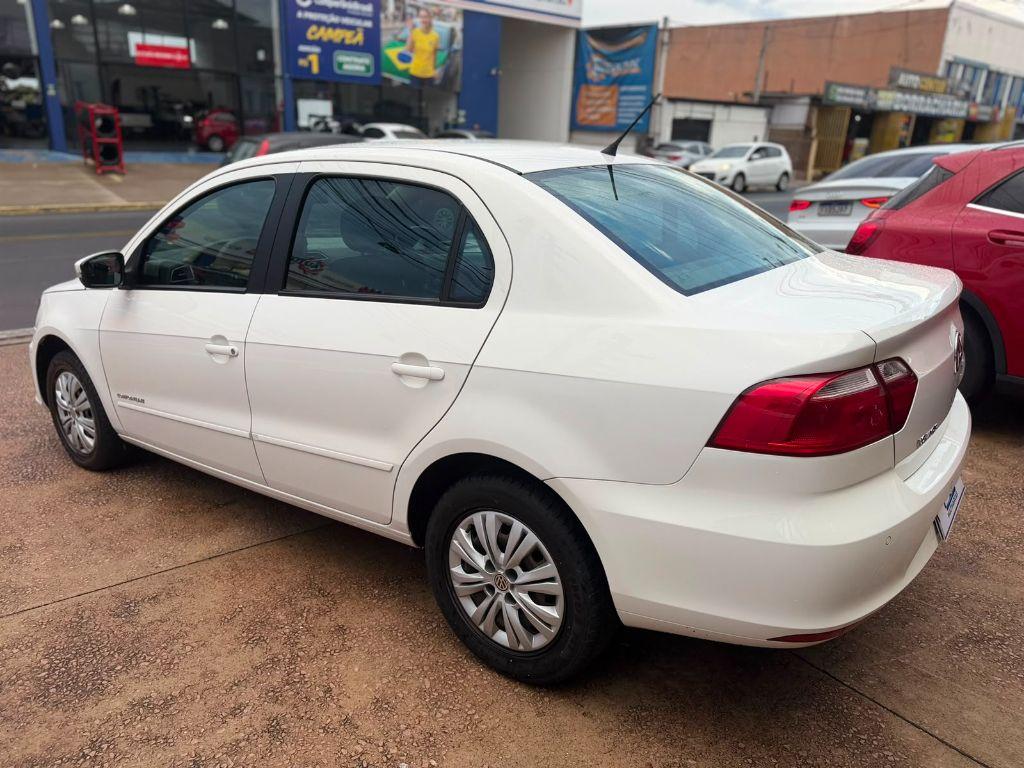 VOLKSWAGEN Voyage - Foto