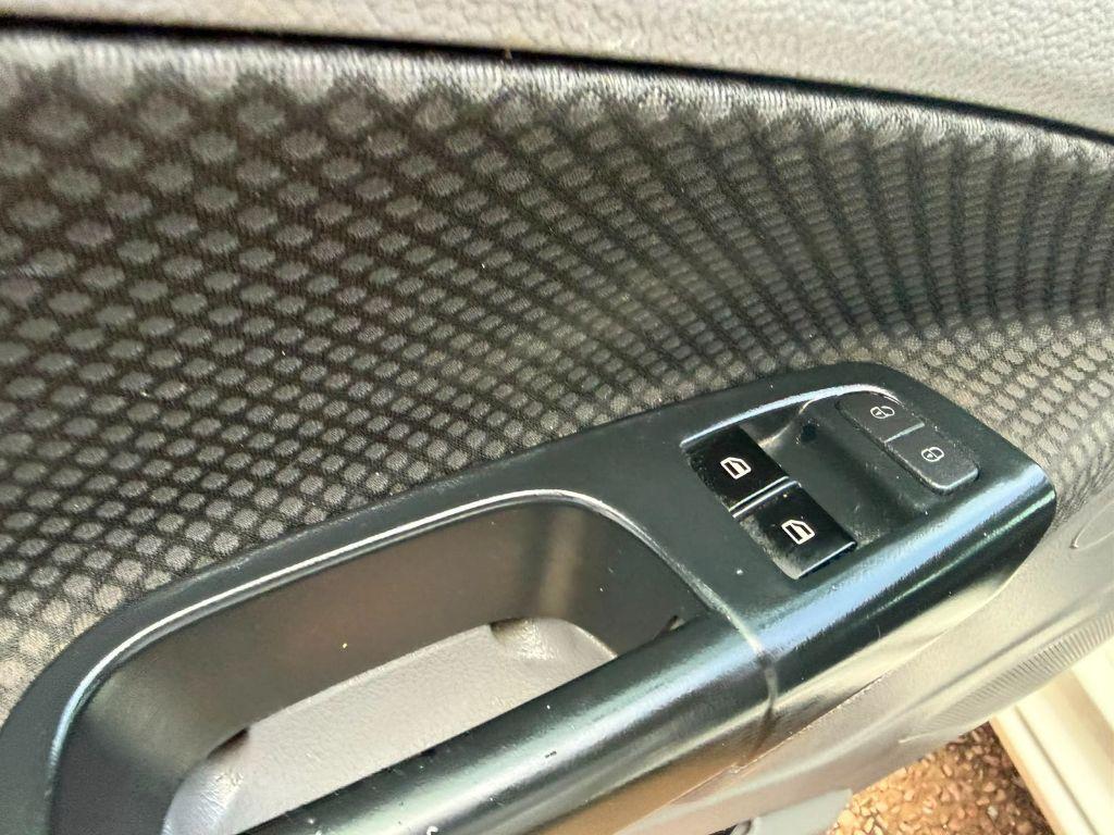 VOLKSWAGEN Voyage - Foto