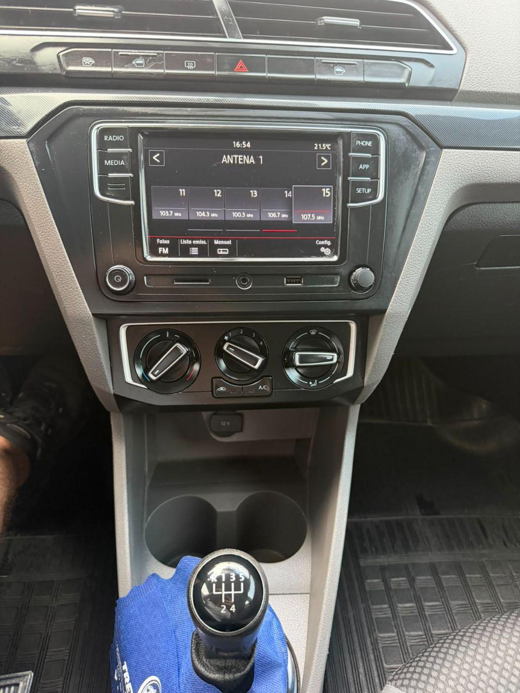 VOLKSWAGEN Voyage - Foto