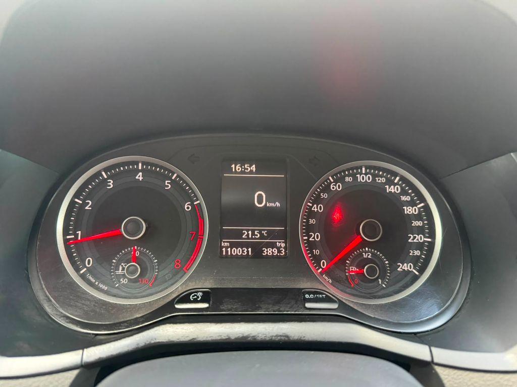 VOLKSWAGEN Voyage - Foto