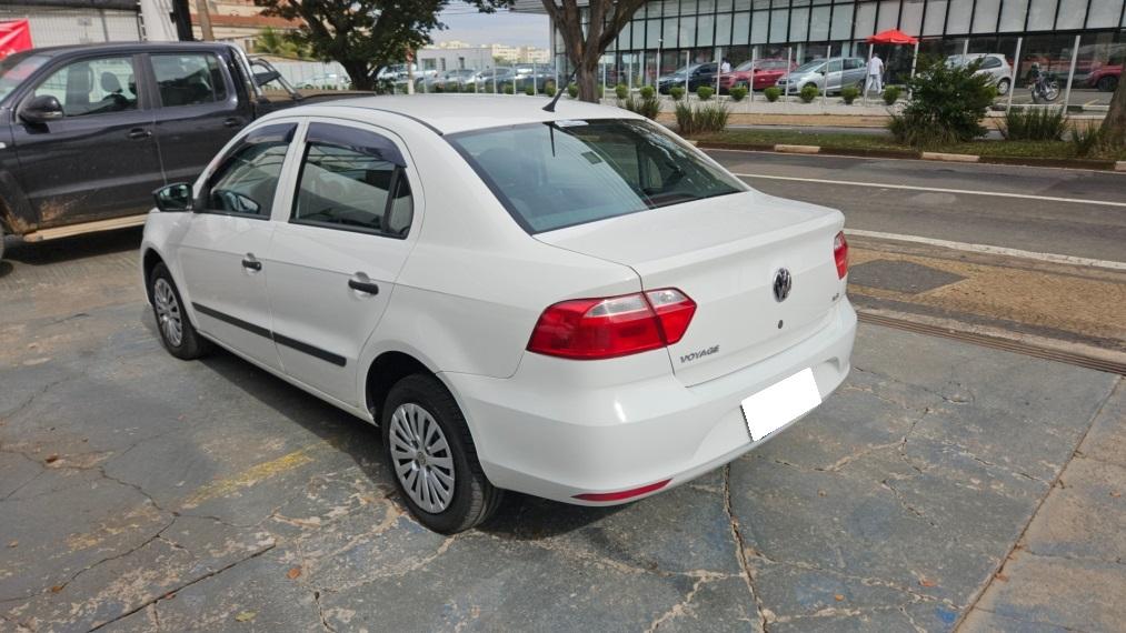 VOLKSWAGEN Voyage - Foto