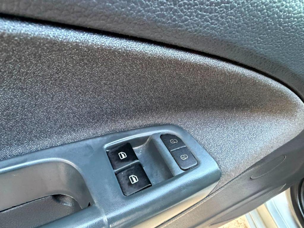 VOLKSWAGEN Voyage - Foto